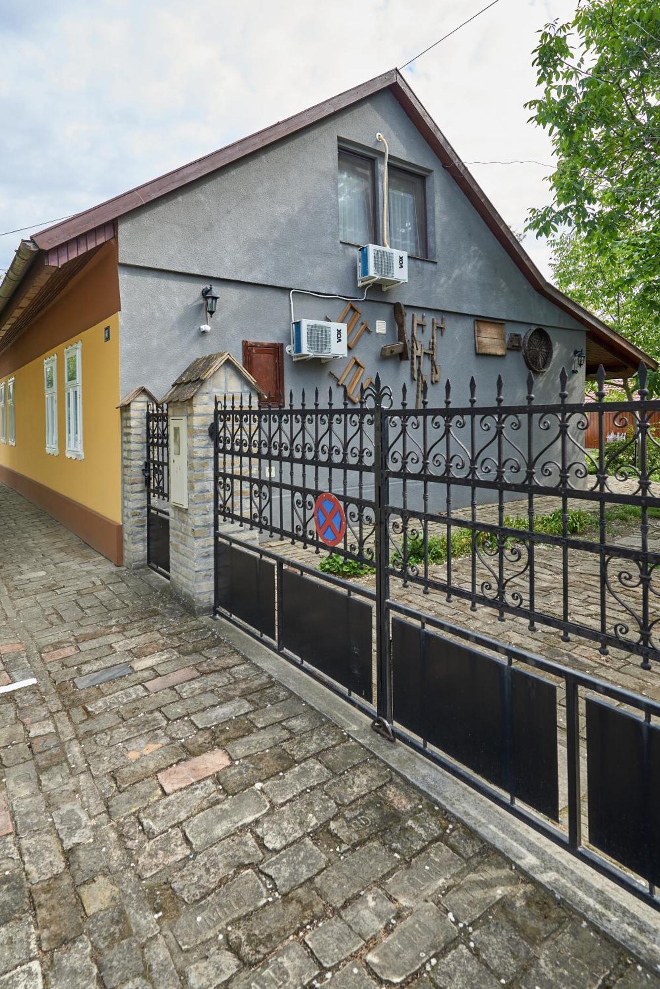 Ana Guesthouse Senta Exterior photo